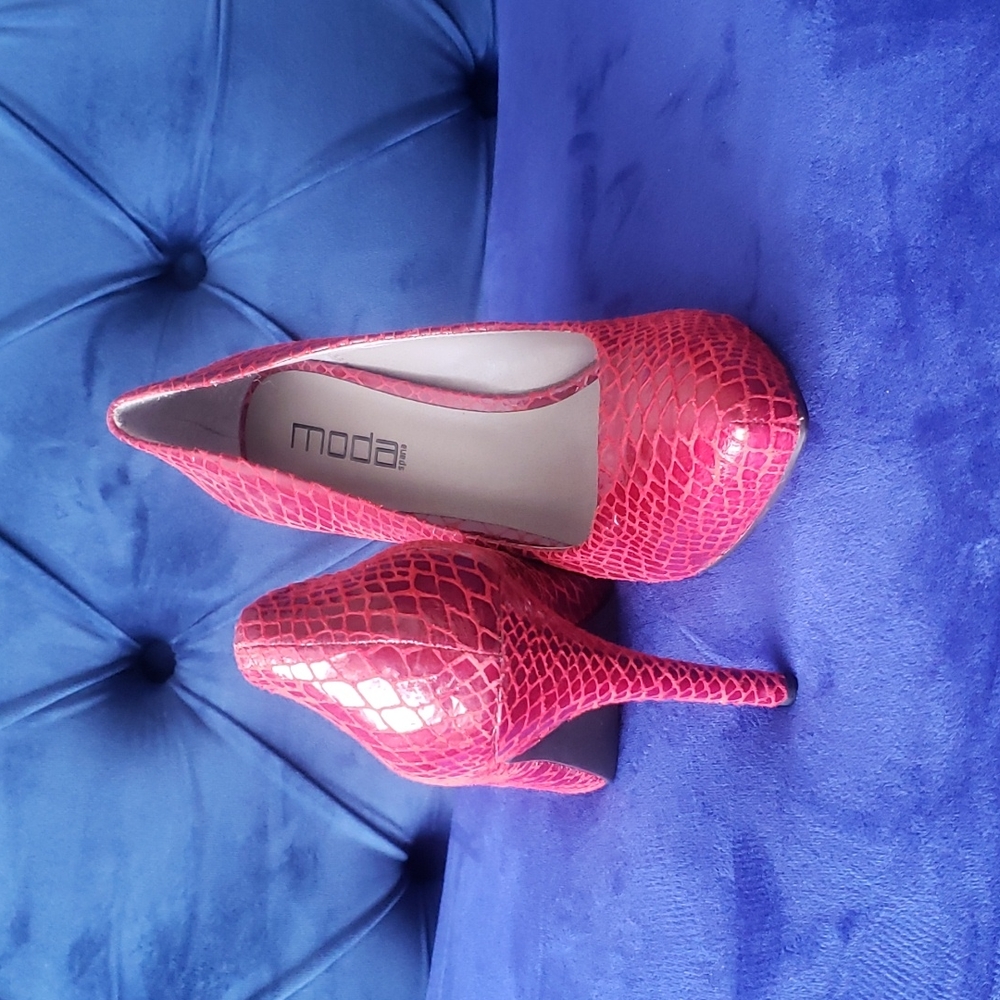 Moda Women size 10M heels, 4.25 inch heel